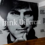 「You should think different」が間違いじゃないって?副詞の「-ly」の省略とは